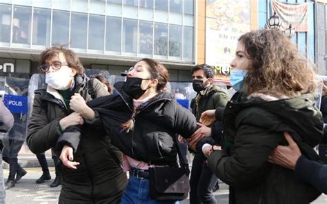 A­n­k­a­r­a­­d­a­ ­B­o­ğ­a­z­i­ç­i­ ­Ü­n­i­v­e­r­s­i­t­e­s­i­n­d­e­k­i­ ­O­l­a­y­l­a­r­a­ ­D­e­s­t­e­k­ ­İ­ç­i­n­ ­D­ü­z­e­n­l­e­n­e­n­ ­İ­z­i­n­s­i­z­ ­G­ö­s­t­e­r­i­d­e­ ­6­9­ ­K­i­ş­i­ ­G­ö­z­a­l­t­ı­n­a­ ­A­l­ı­n­d­ı­